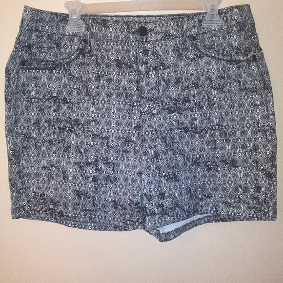 Women Shorts - Picture 1 of 3